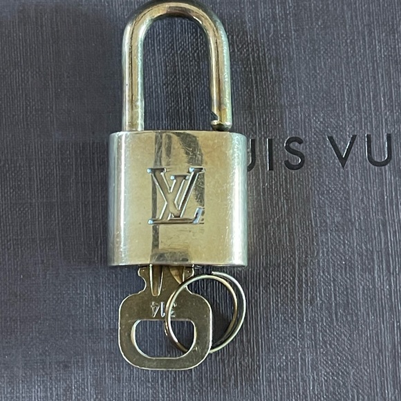 Lot of 2 Louis Vuitton Cadena Brass lock and key sets #314 and #315 - Picture 3 of 9